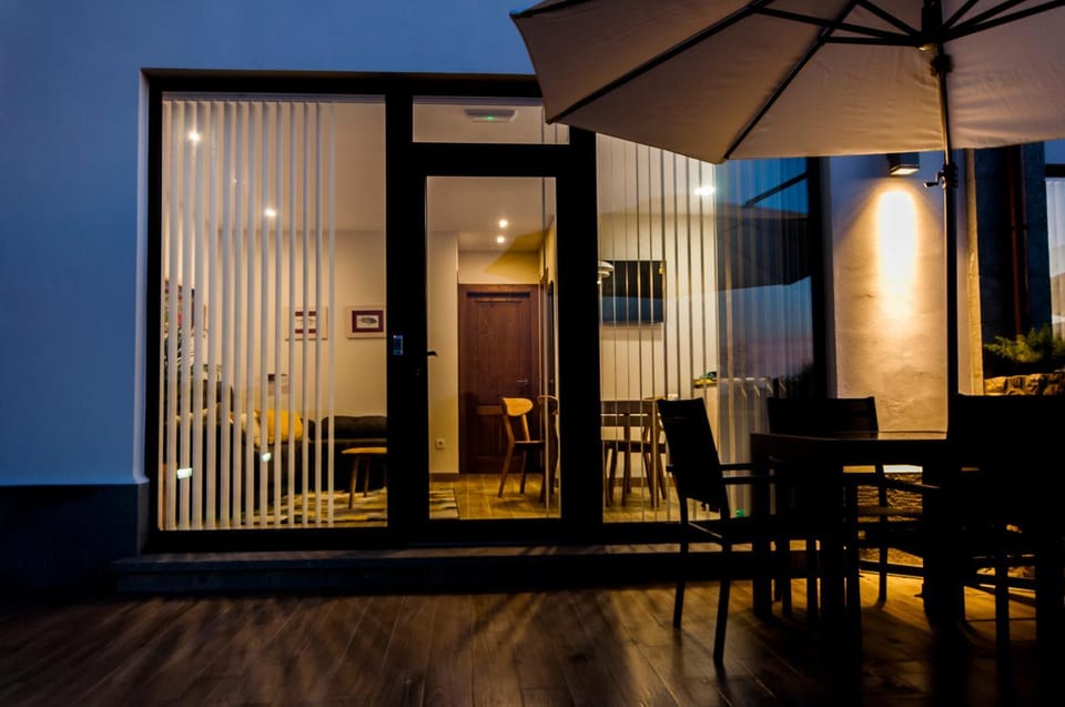 Facade/entrance, Garden, Balcony/Terrace