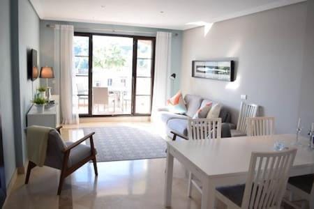 Marbella, Los Arqueros Golf & Country Club, Sleeps 7 plus 1 child Apartment in Costa del Sol