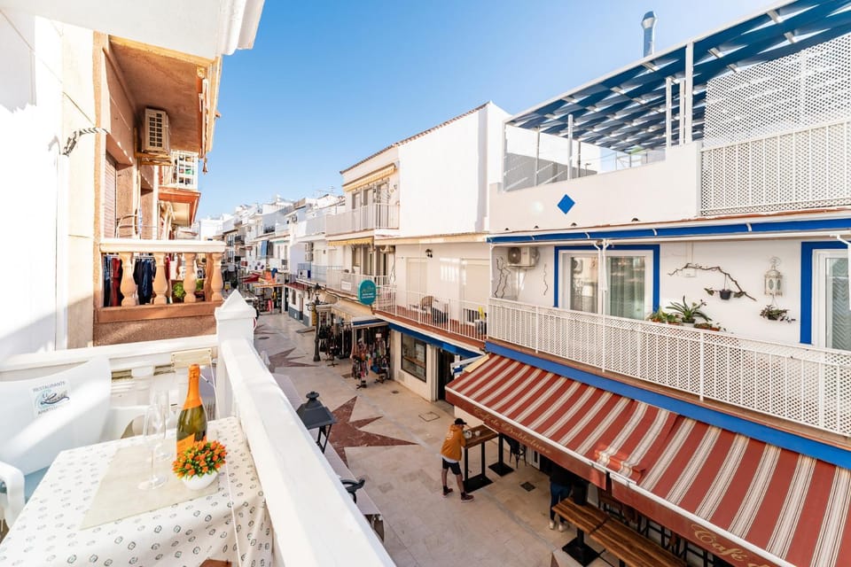Property building, Day, Neighbourhood, View (from property/room), Balcony/Terrace, City view, Street view, Location