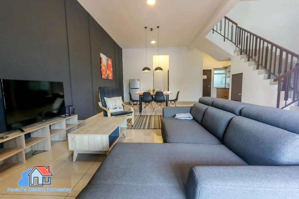 Communal lounge/ TV room, TV and multimedia, Living room, Seating area, Evening entertainment