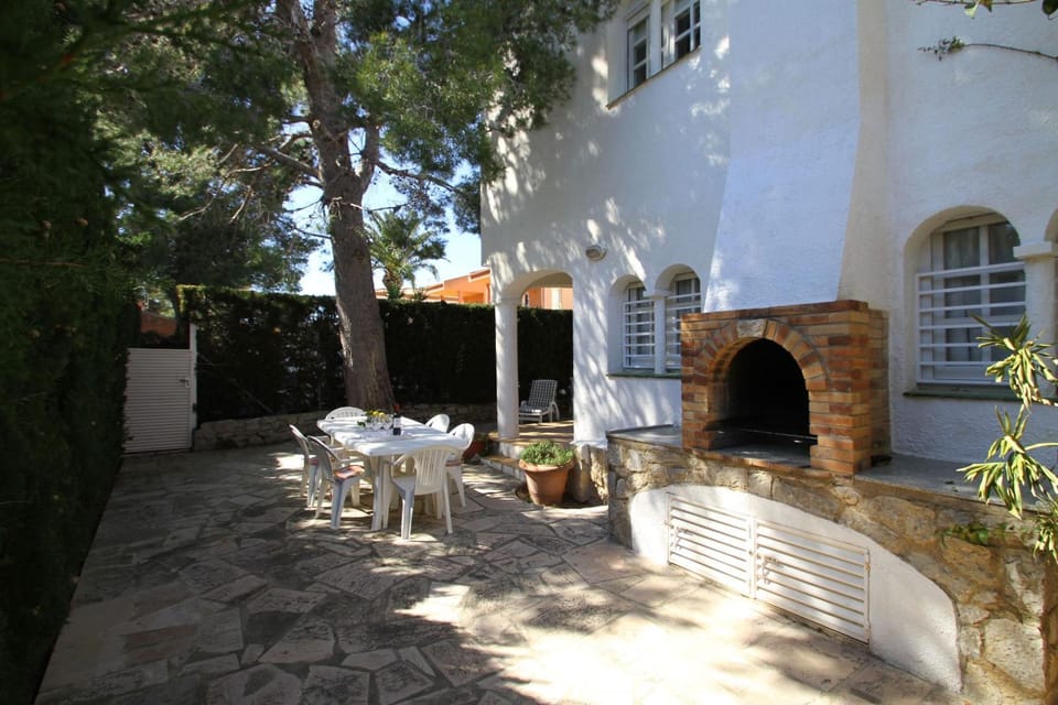 Patio, BBQ facilities