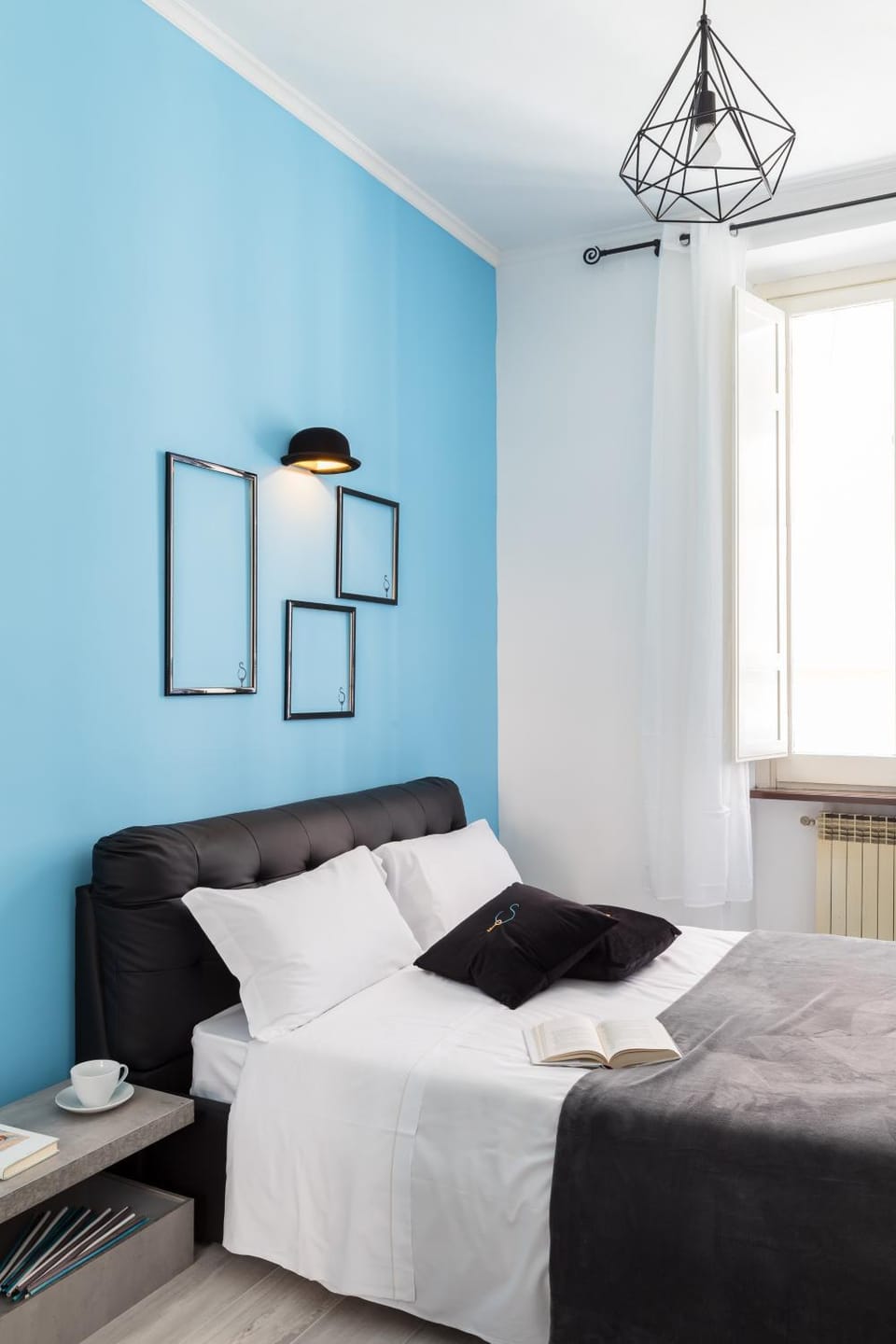 Property building, Bed, Photo of the whole room, Bedroom