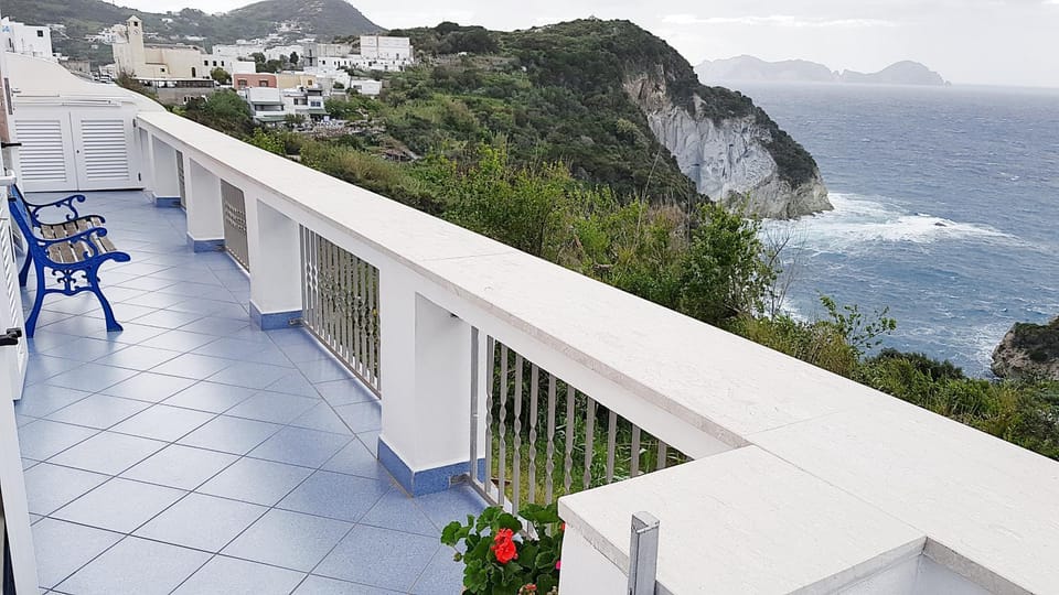 Facade/entrance, Balcony/Terrace, Landmark view, Landmark view, Sea view