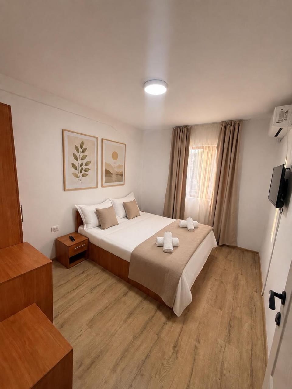 Bed, Photo of the whole room, Bedroom, towels, wardrobe, air conditioner