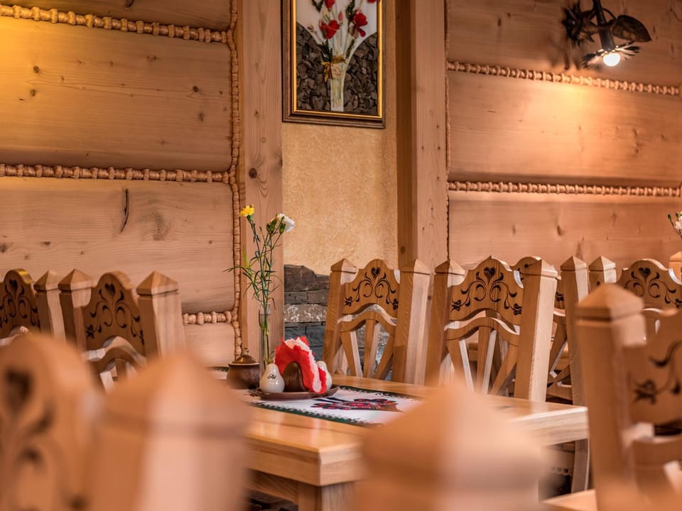 Communal lounge/ TV room, Food and drinks, Decorative detail