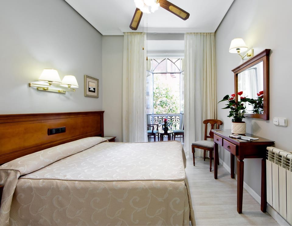 Day, Photo of the whole room, Bedroom