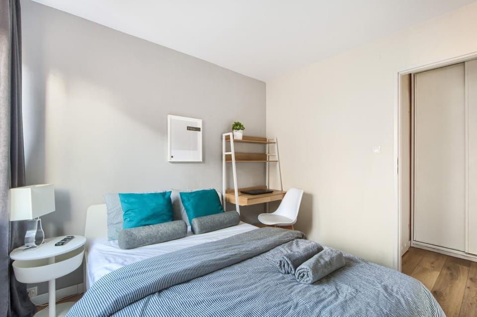Bed, Photo of the whole room, Bedroom