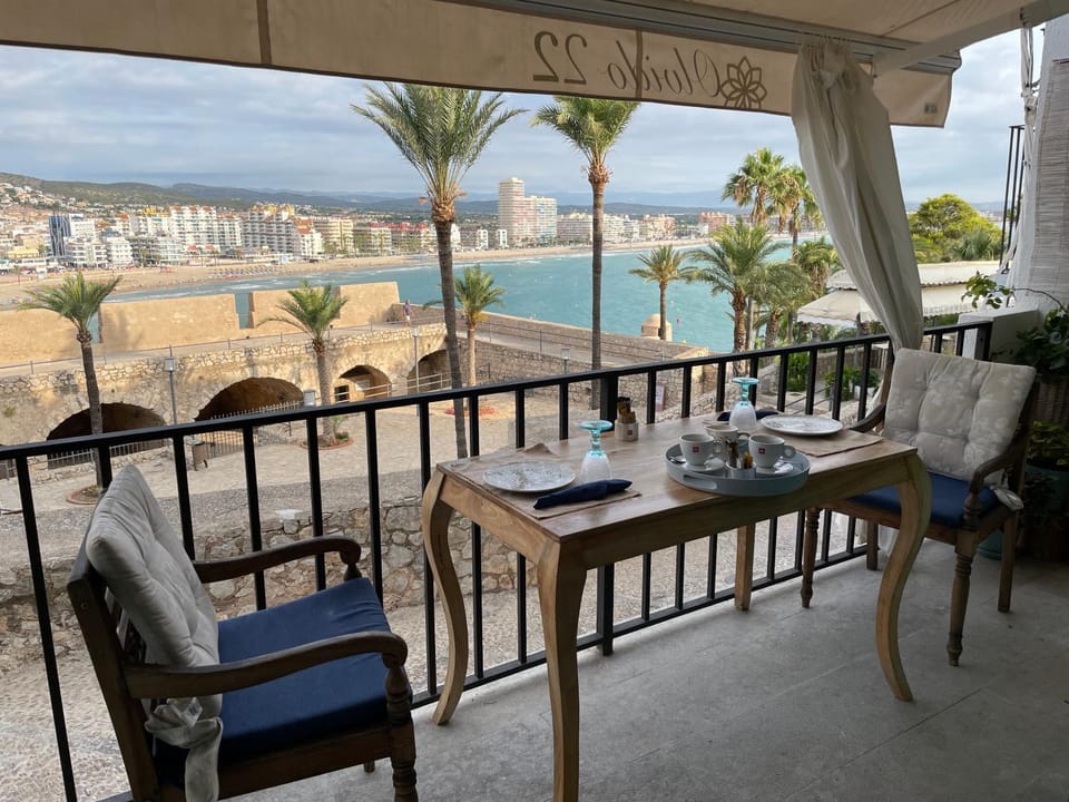 Balcony/Terrace, Sea view, Breakfast, Internal: Not applicable to any particular room