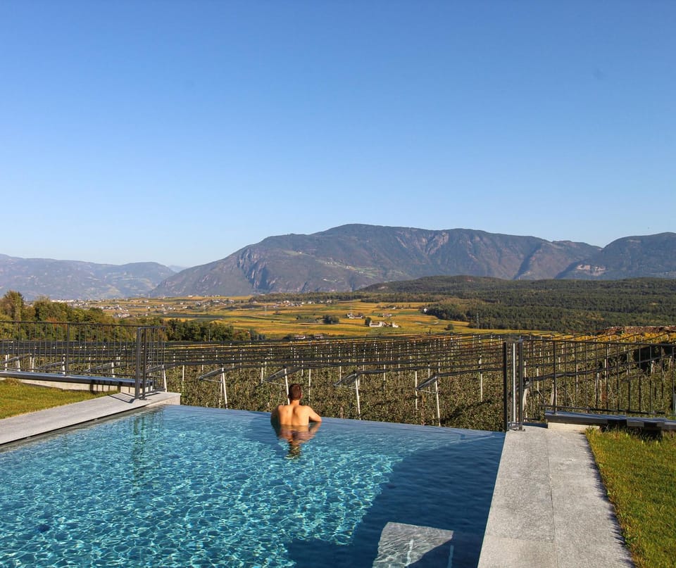 Mountain view, Pool view, Swimming pool