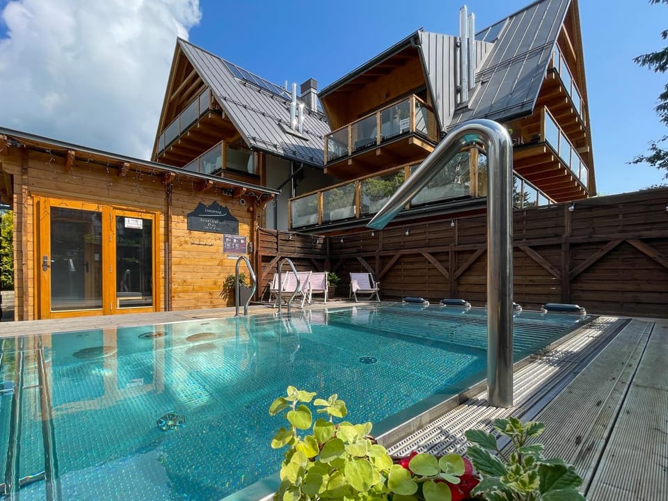 Pool view, Swimming pool, sunbed