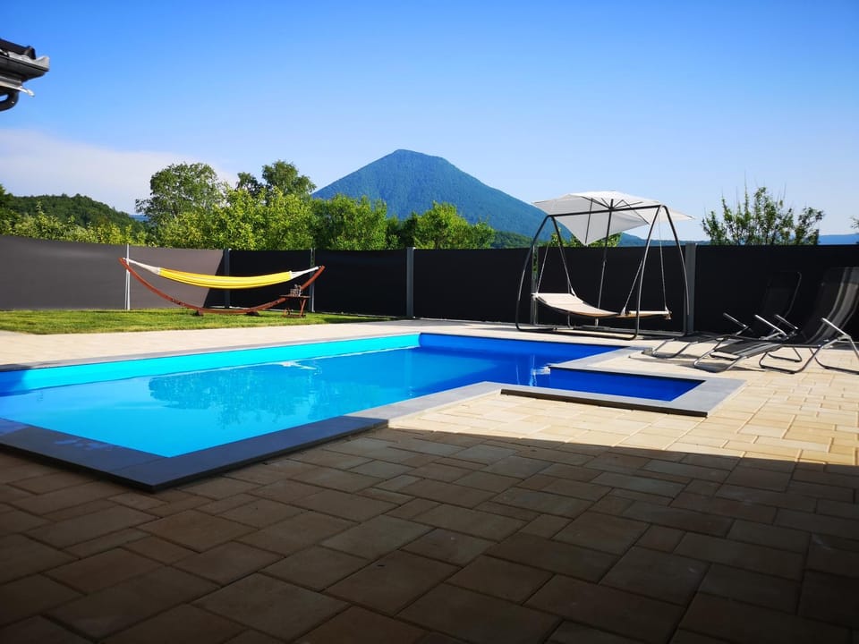 Natural landscape, On site, Swimming pool, Swimming pool