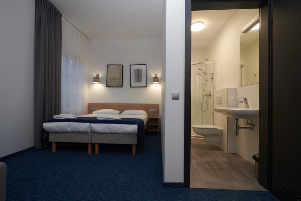 Bathroom, Coffee/tea facilities, Bedroom