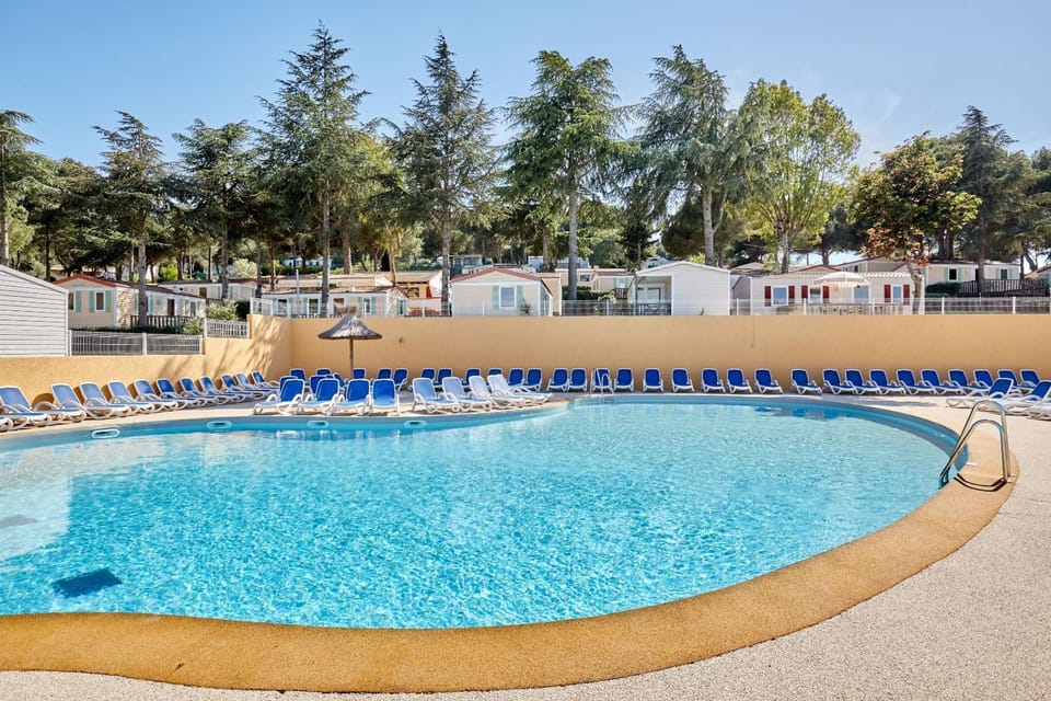 Swimming pool, Swimming pool