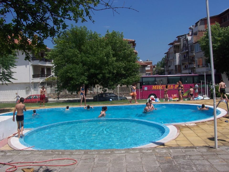 Day, People, Pool view, Swimming pool, Swimming pool, children, group of guests, sunbed