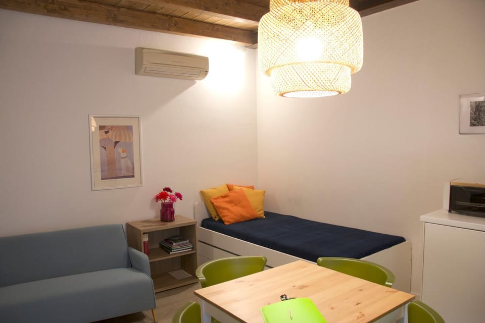 Living room, Photo of the whole room, Dining area