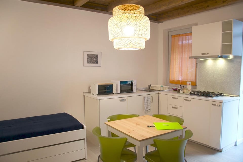Kitchen or kitchenette, Dining area, Communal kitchen