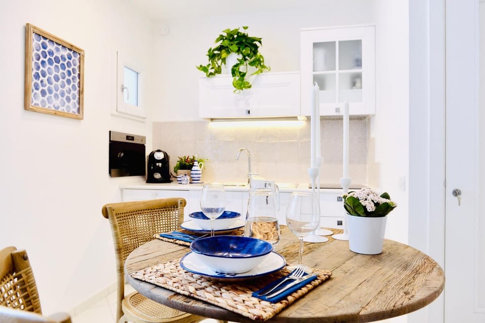 Kitchen or kitchenette, Communal kitchen, Drinks