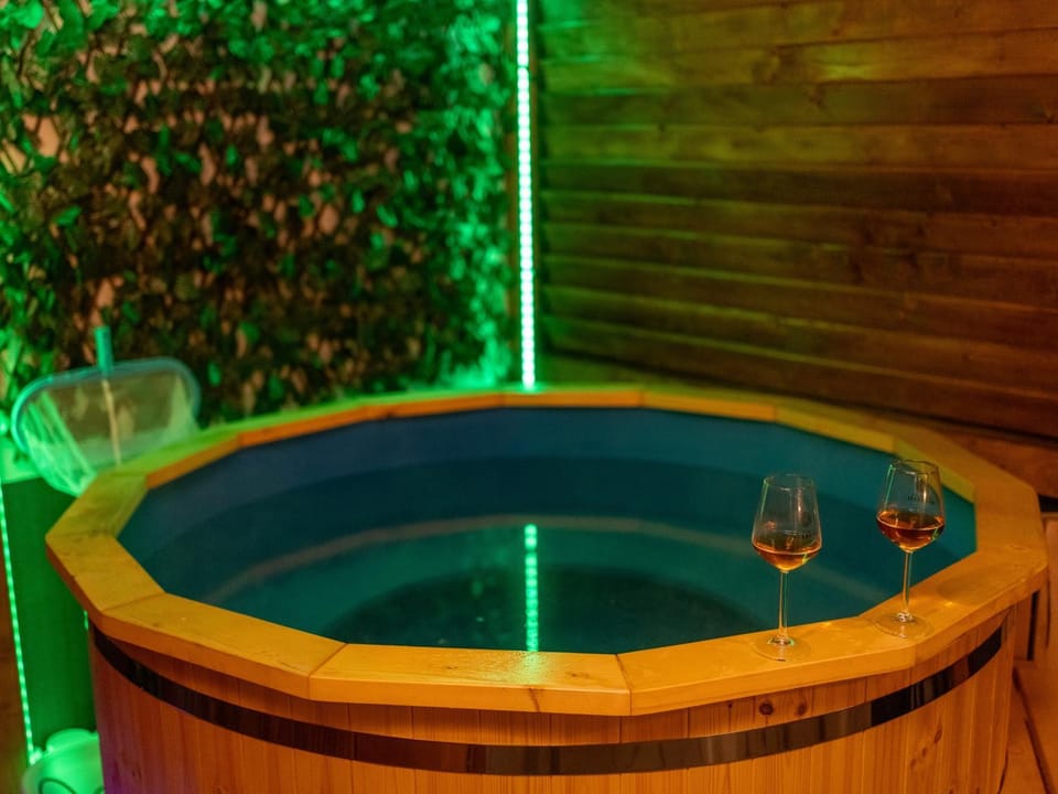 Hot Tub, Hot Tub, Spa and wellness centre/facilities