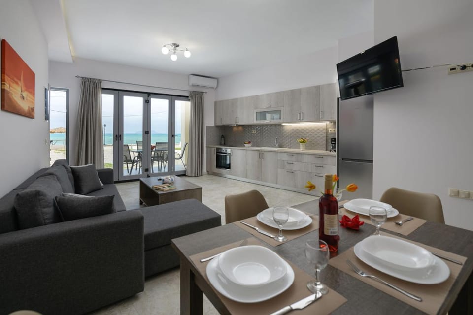 Kitchen or kitchenette, Living room, Dining area