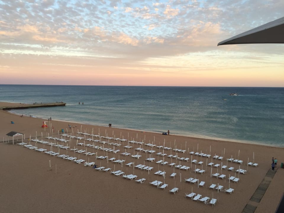 Day, Natural landscape, View (from property/room), Beach, City view, Sea view, Sunrise