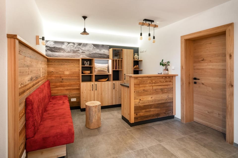 Lobby or reception, Internal: Not applicable to any particular room