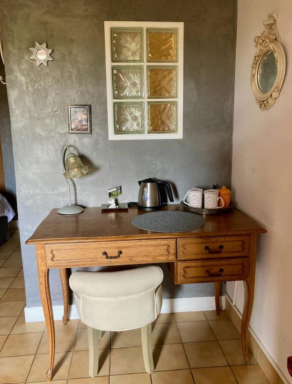 Seating area, Bedroom