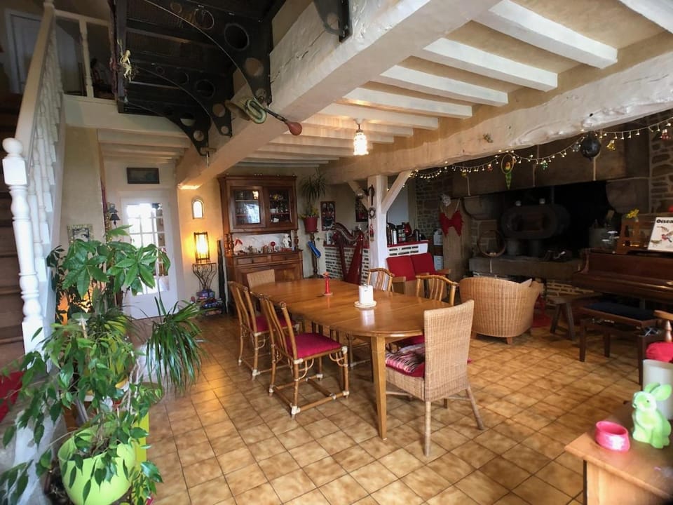 Property building, Living room, Dining area, Breakfast