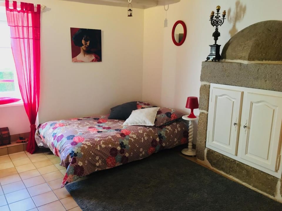 Bed, Decorative detail, Decorative detail, Bedroom
