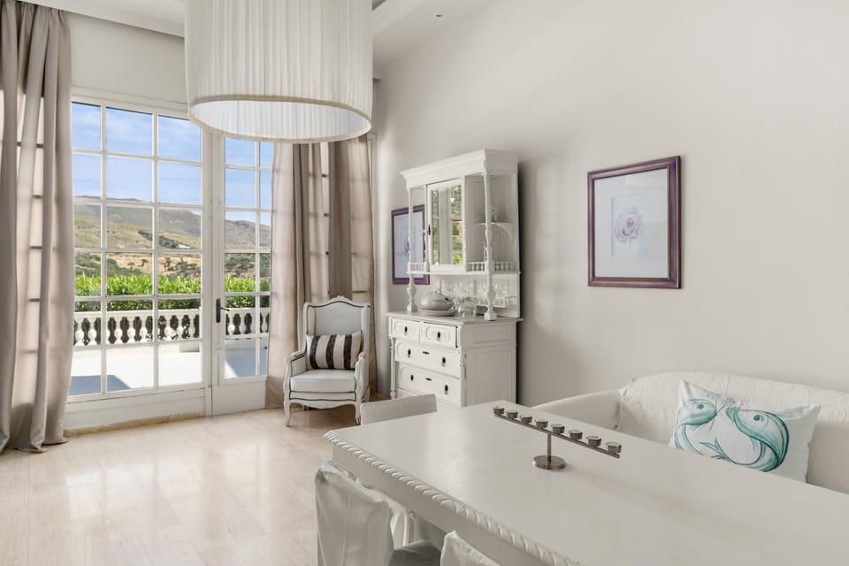 View (from property/room), Living room, Decorative detail, Seating area