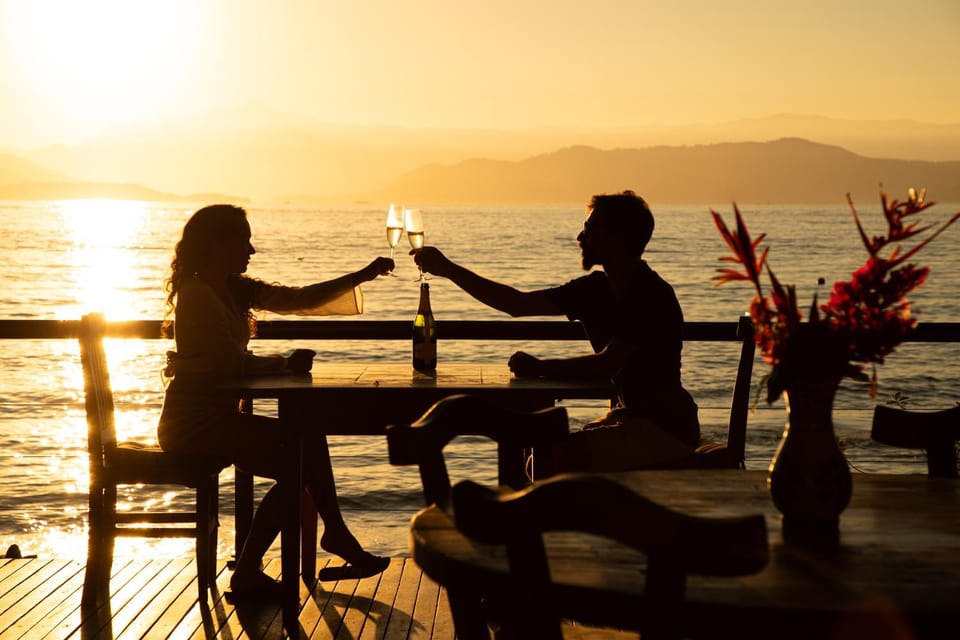 Restaurant/places to eat, Natural landscape, Balcony/Terrace, Food and drinks, Dining area, Guests, Sea view, Sunset
