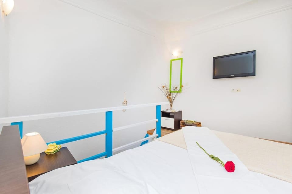 Bed, View (from property/room), Photo of the whole room, Bedroom, Area and facilities