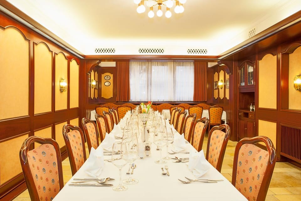 Restaurant/places to eat, Banquet/Function facilities