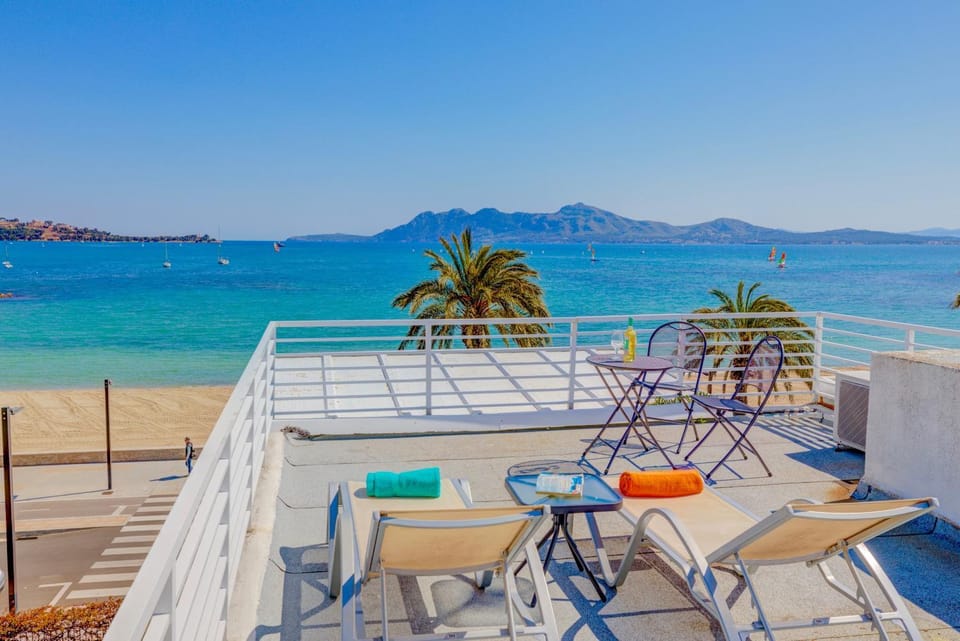 Balcony/Terrace, Beach, Sea view, sunbed