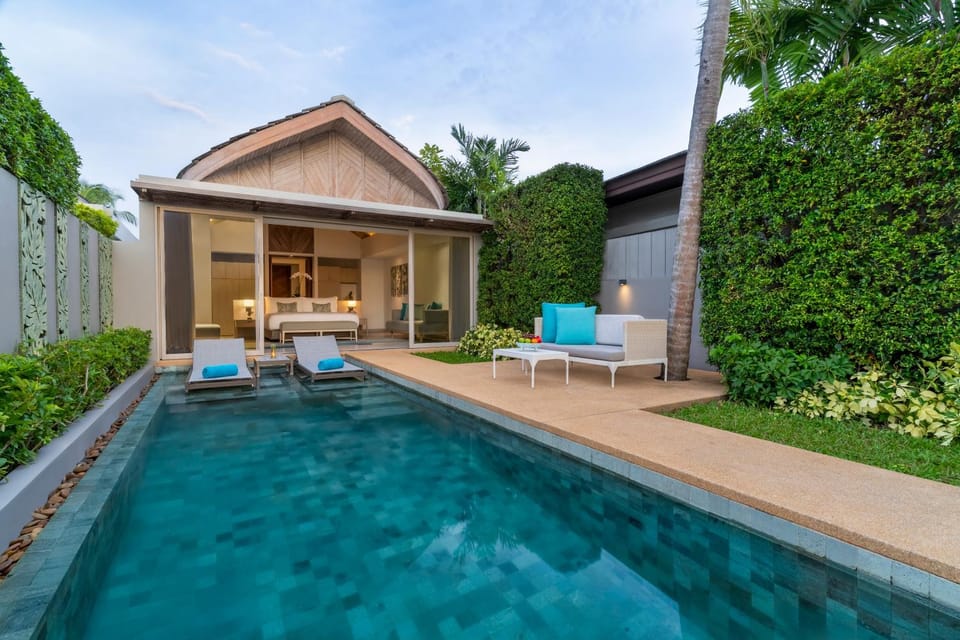 Swimming pool, sunbed