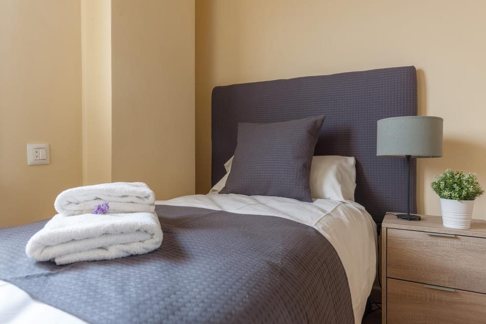 Sevilla Blossom Elegant and bright 2 Rooms - 4PX Apartment in Seville