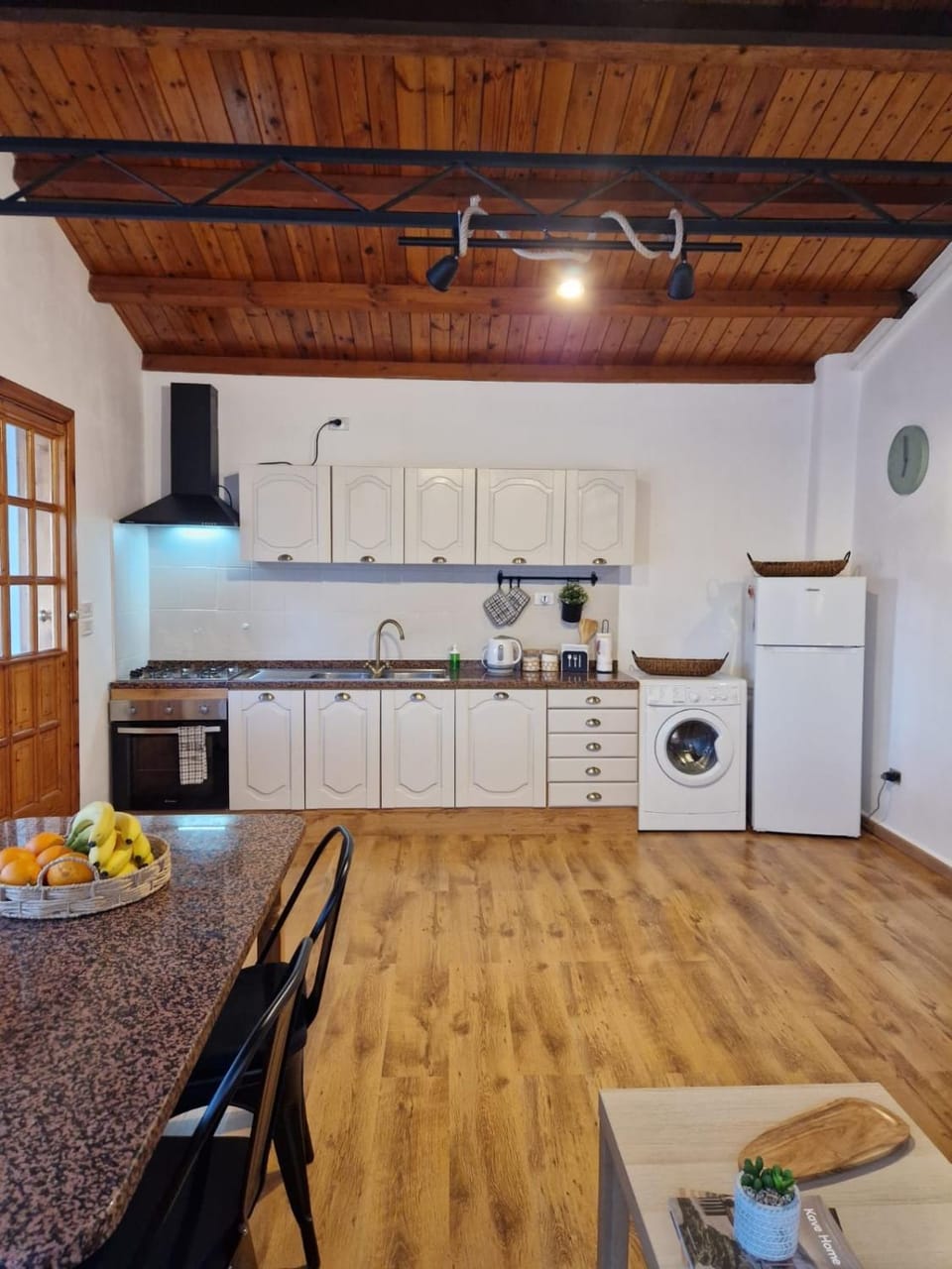 Kitchen or kitchenette, Dining area, stove, toaster