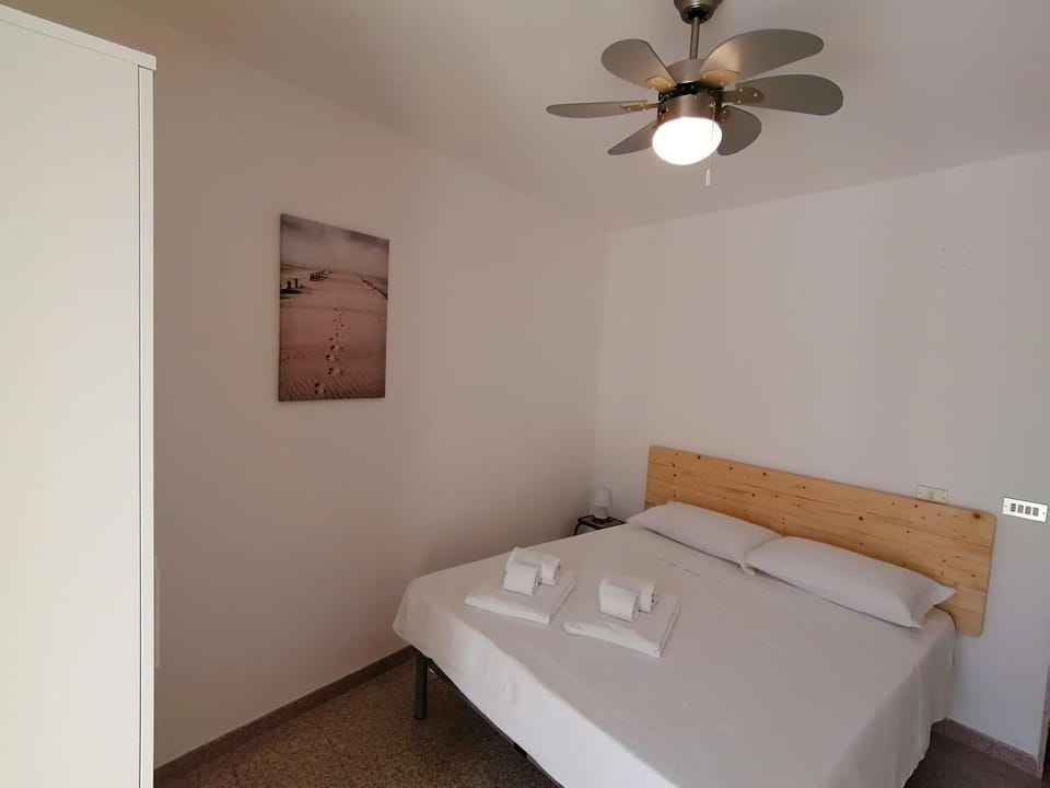 Bed, Bedroom, fireplace