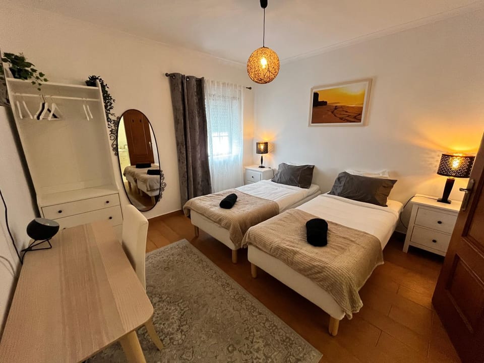 Bed, TV and multimedia, Photo of the whole room, Bedroom, towels, wardrobe