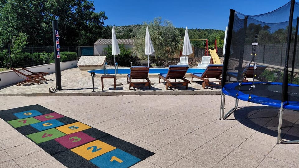 Holiday House Pod Suncem Apartment in Šibenik-Knin County, Croatia