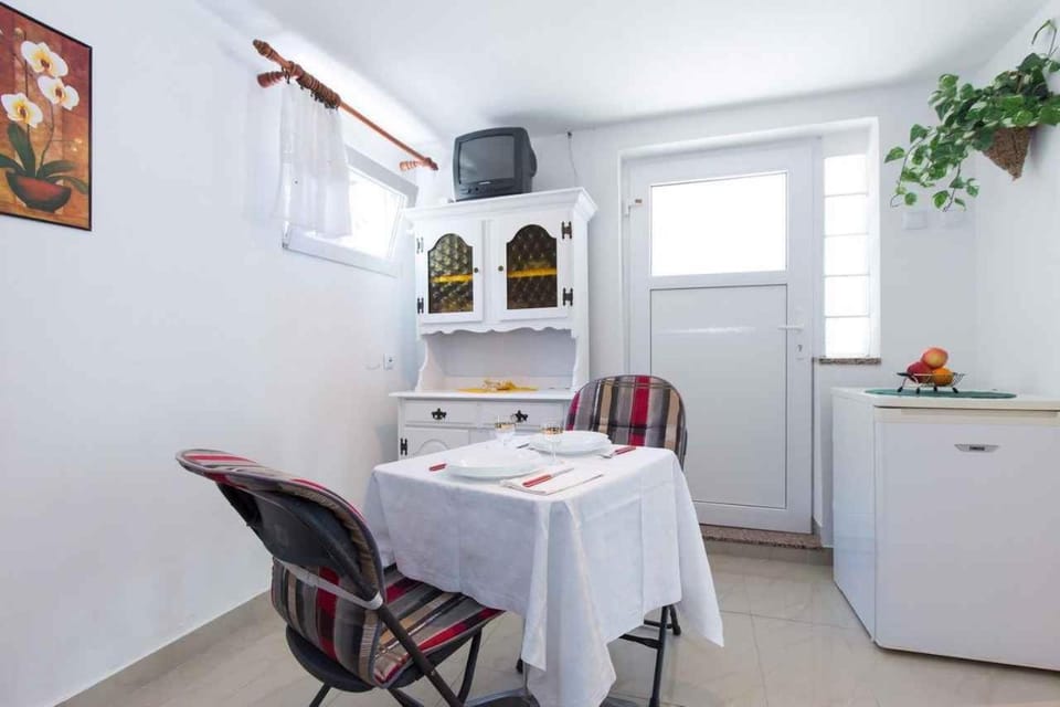 TV and multimedia, Dining area