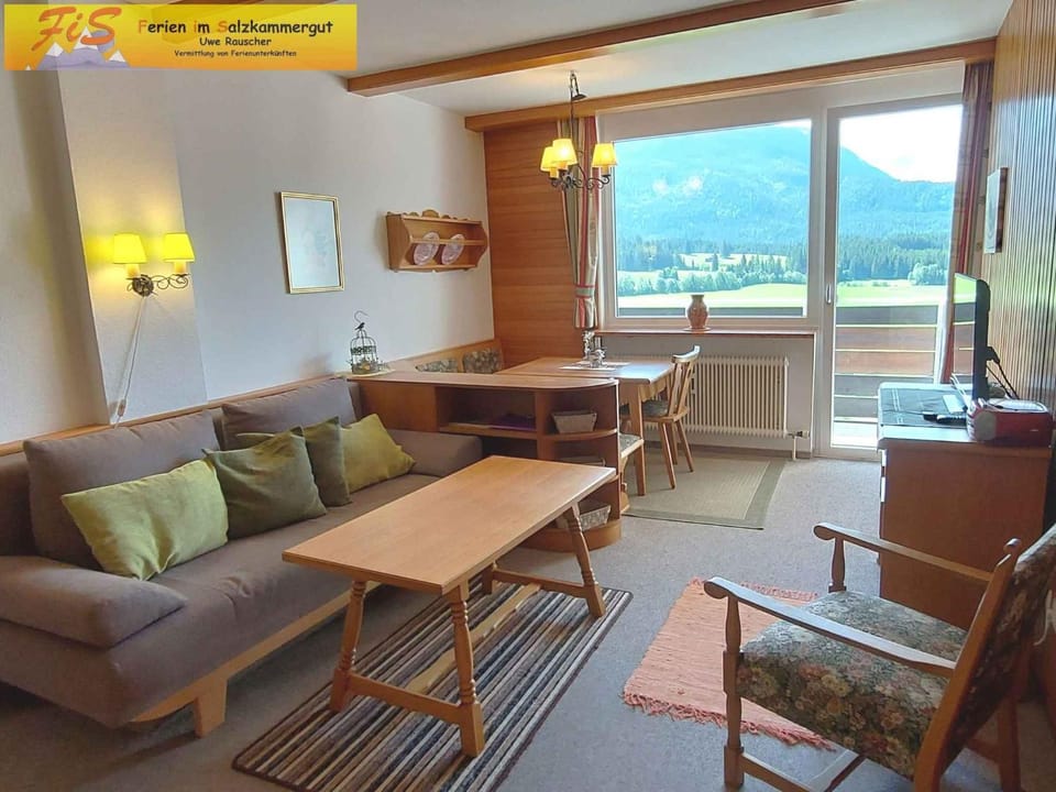 Bed, TV and multimedia, Seating area, Dining area