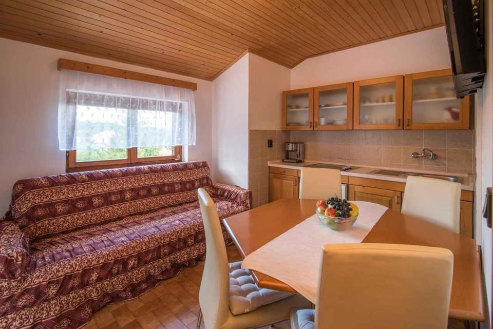 TV and multimedia, Kitchen or kitchenette, Seating area, Dining area
