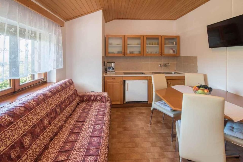 TV and multimedia, Kitchen or kitchenette, Seating area, Dining area