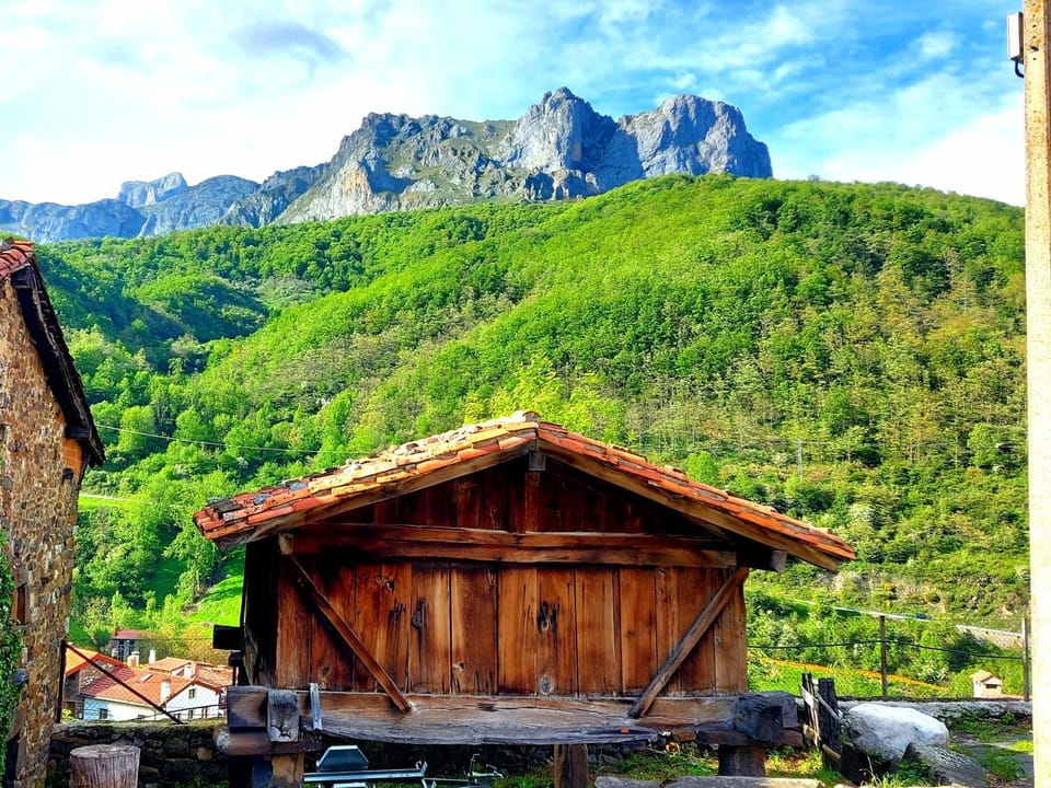 Nearby landmark, Natural landscape, Mountain view