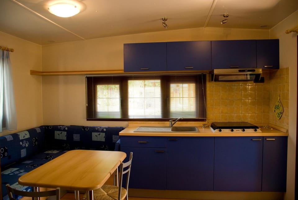 Day, Kitchen or kitchenette