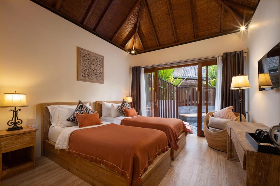 Bed, Photo of the whole room, Bedroom, Pool view