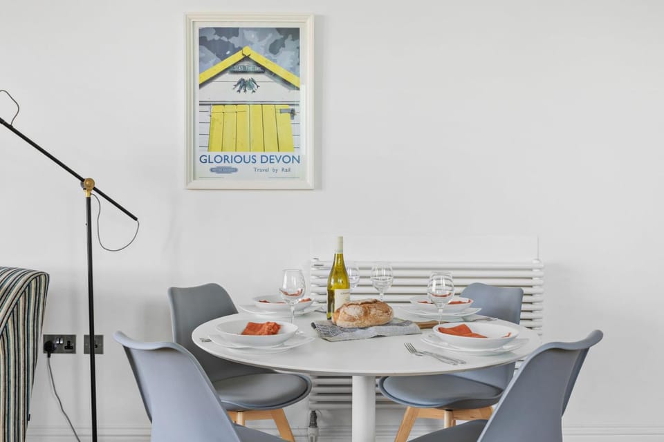 Seating area, Dining area