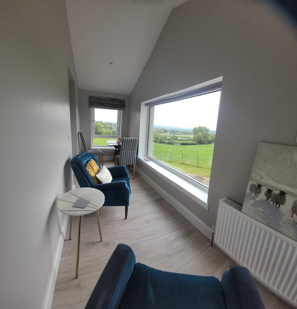 Bird's eye view, Seating area, Landmark view