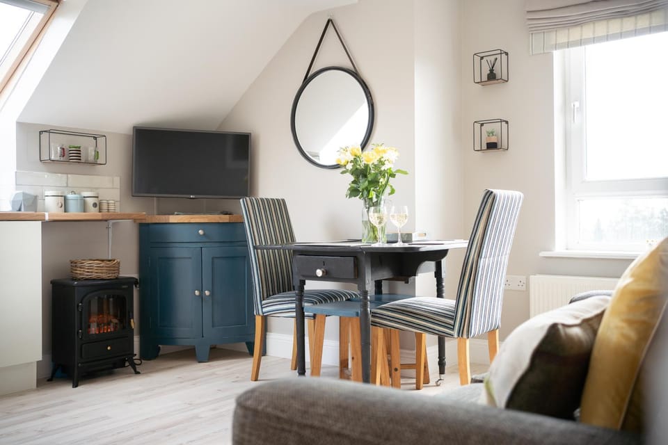 Kitchen or kitchenette, Living room, Seating area