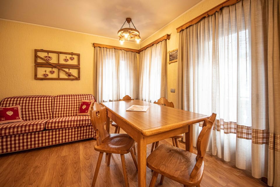 Property building, Seating area, Dining area